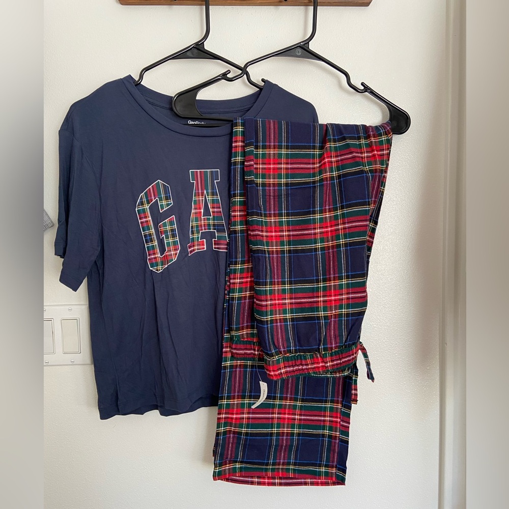 NWT Gap Pajama Set. Size Medium